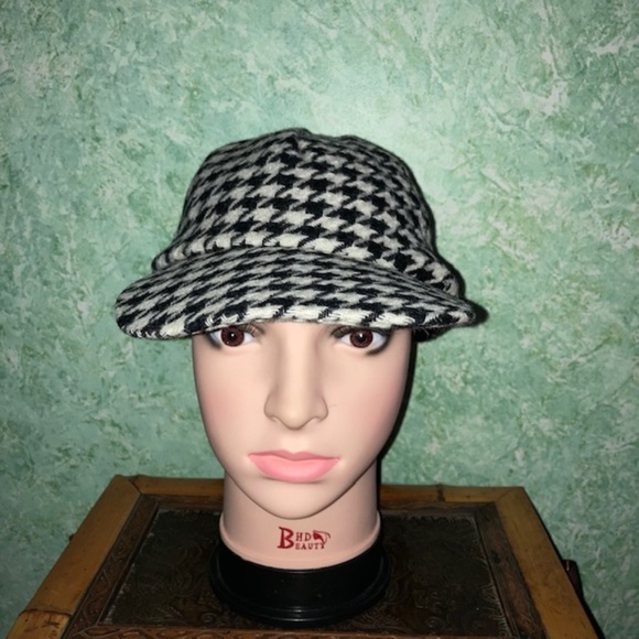 GAP black and white woman’s hat - Picture 2 of 5